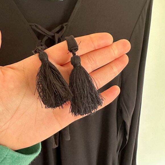 La Blanca Beachcomber Basics Lace Up V-Neck Tunic Swim Coverup in Black - Picture 9 of 12